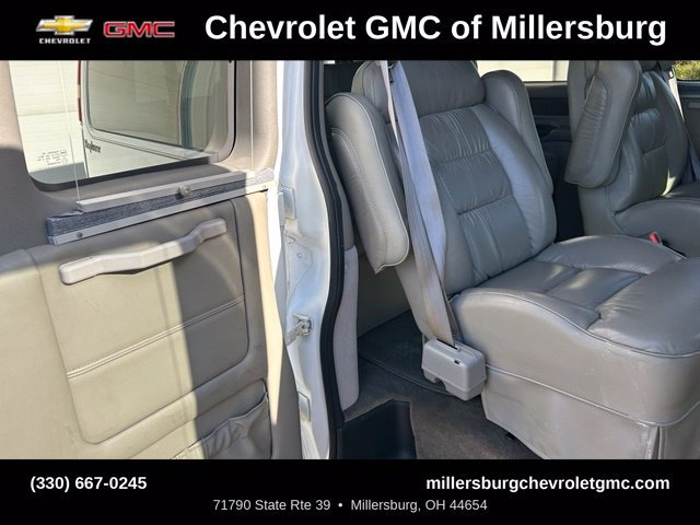 Used 2004 GMC Savana 1500 w/ Preferred Equipment Group RWD image 32