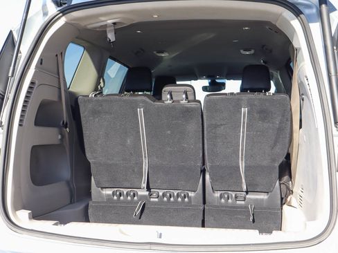 Used 2023 Chrysler Pacifica Touring-L FWD image 10