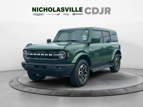 Used 2025 Ford Bronco Outer Banks AWD/4WD image 1