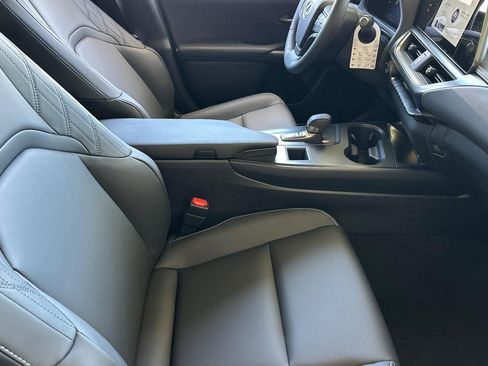 New 2026 Lexus UX 300h FWD image 25