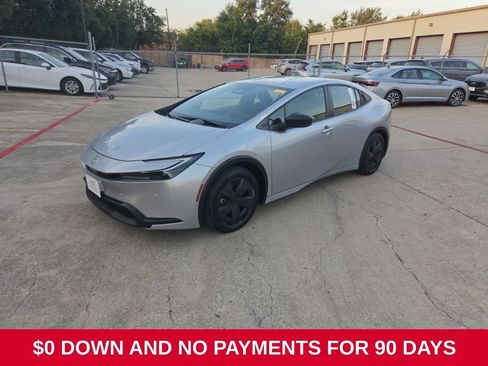 Used 2025 Toyota Prius LE FWD image 1