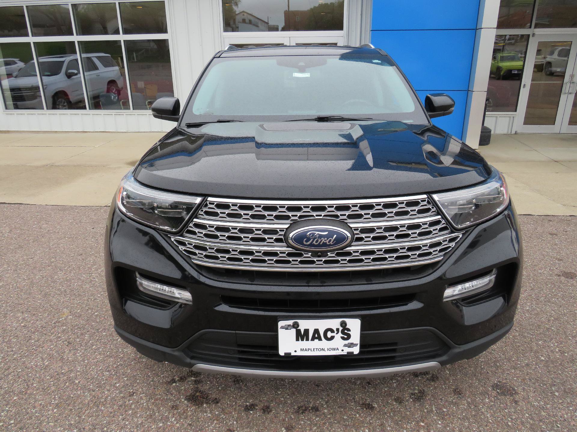 Used 2022 Ford Explorer Limited w/ Equipment Group 301A AWD/4WD image 14