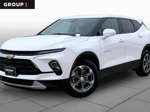 Used 2025 Chevrolet Blazer LT FWD image 1