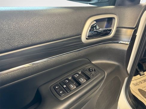 Used 2020 Jeep Grand Cherokee Limited image 14