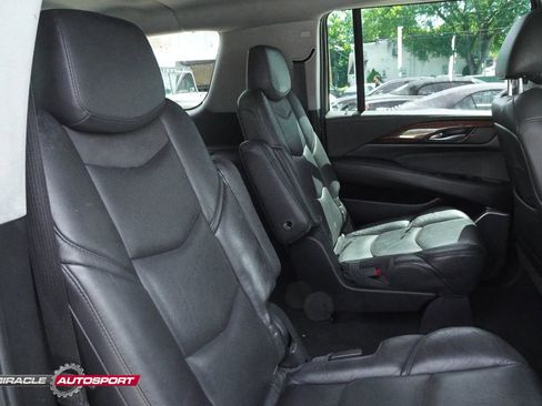 Used 2018 Cadillac Escalade ESV Premium Luxury image 40
