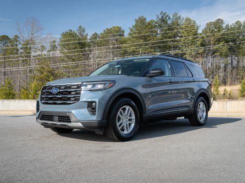 New 2026 Ford Explorer Active w/ Active Comfort Package image 3