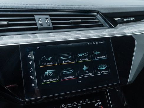 Used 2023 Audi e-tron Premium Plus w/ Premium Plus Package image 16