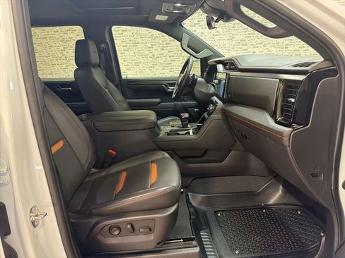 Used 2024 GMC Sierra 1500 AT4 w/ Technology Package AWD/4WD image 11