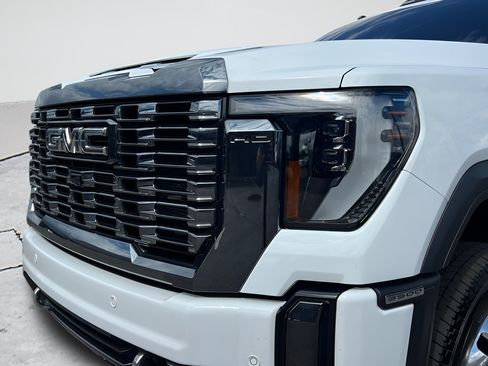 Used 2024 GMC Sierra 3500 Denali Ultimate AWD/4WD image 39