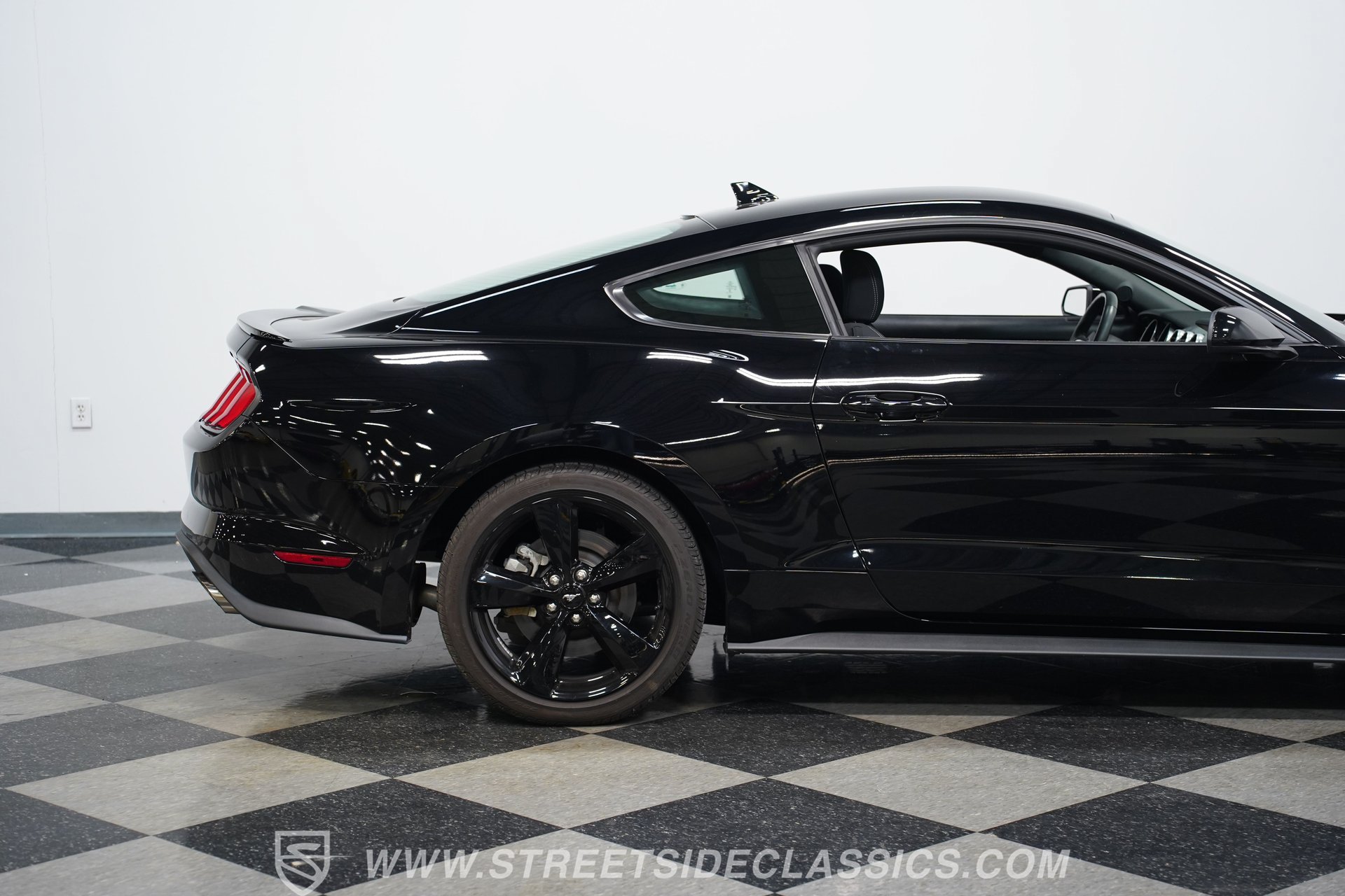 Used 2021 Ford Mustang GT w/ Black Accent Package RWD image 29