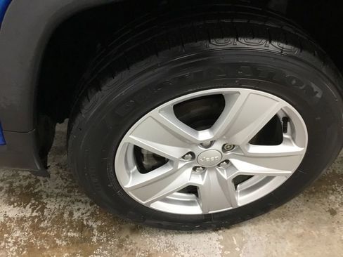 Used 2022 Jeep Compass Latitude w/ Convenience Group AWD/4WD image 4