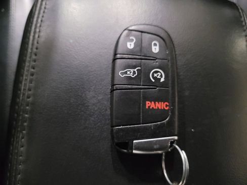 Used 2018 Jeep Grand Cherokee Overland AWD/4WD image 32
