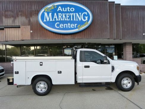 Used 2019 Ford F250 XL w/ Power Equipment Group RWD image 4