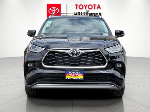 New 2026 Toyota Highlander Platinum AWD/4WD image 8