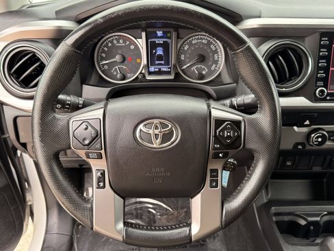 Used 2022 Toyota Tacoma SR5 RWD image 42