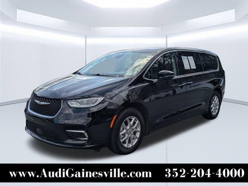 Used 2024 Chrysler Pacifica Touring-L FWD image 1