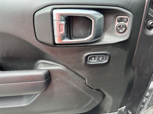 Used 2025 Jeep Wrangler Unlimited Rubicon AWD/4WD image 10