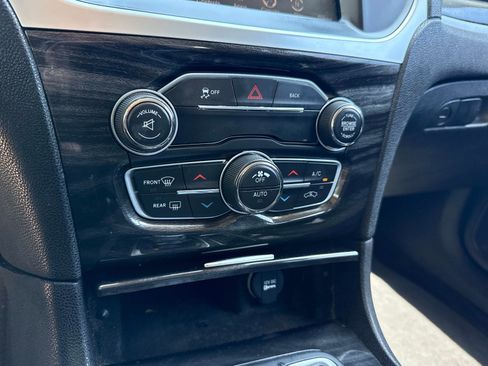 Used 2015 Chrysler 300 Limited w/ Driver Convenience Group RWD image 22
