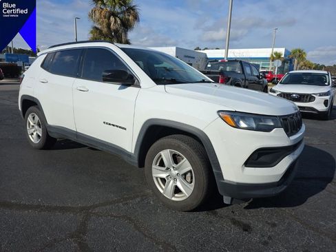 Used 2022 Jeep Compass Latitude image 1