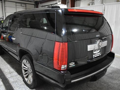Used 2010 Cadillac Escalade ESV Premium AWD/4WD image 4
