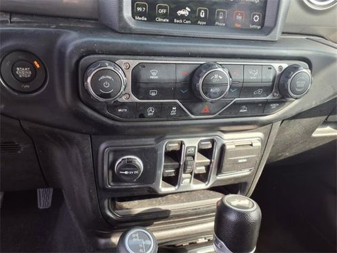 Used 2022 Jeep Wrangler Unlimited Sahara image 11