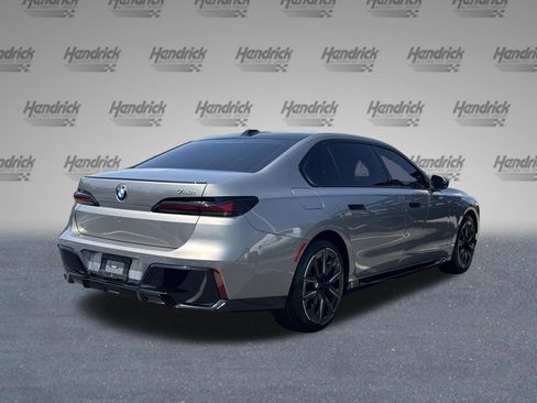 Used 2023 BMW 740i image 9