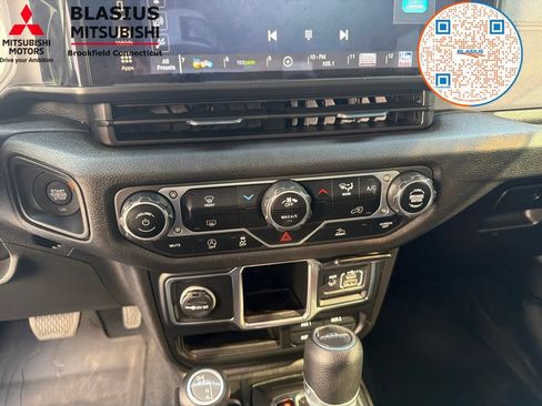 Used 2024 Jeep Gladiator Sport AWD/4WD image 30
