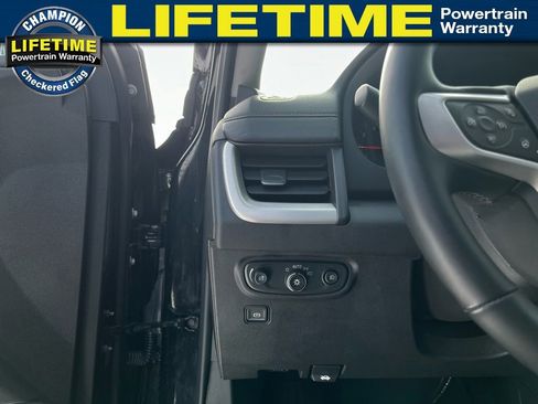 Used 2024 GMC Terrain SLT image 21