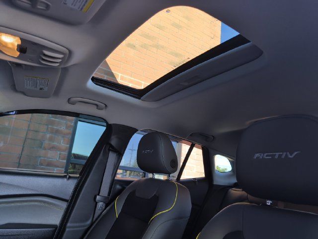 Used 2024 Chevrolet Trax ACTIV w/ Sunroof Package FWD image 7