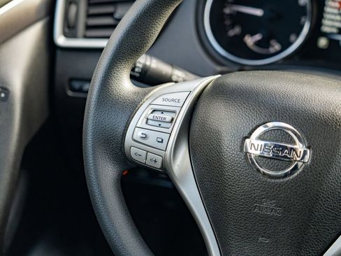 Used 2016 Nissan Rogue SL image 22