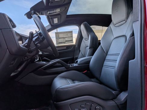 New 2026 Porsche Cayenne S image 5