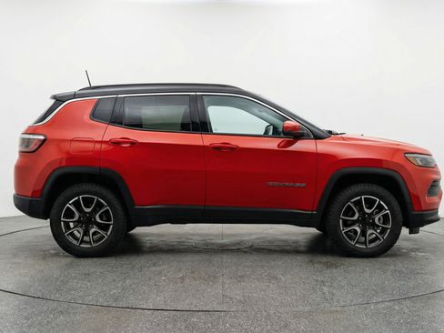 Used 2025 Jeep Compass Trailhawk AWD/4WD image 11