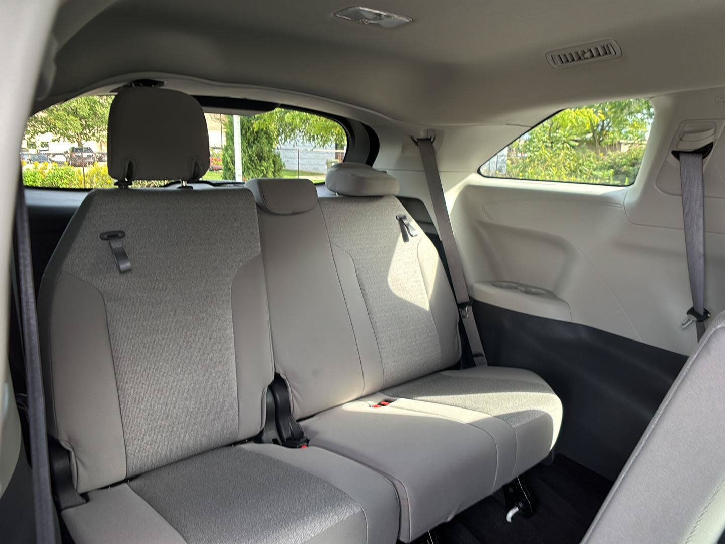Used 2024 Toyota Sienna LE AWD/4WD image 19