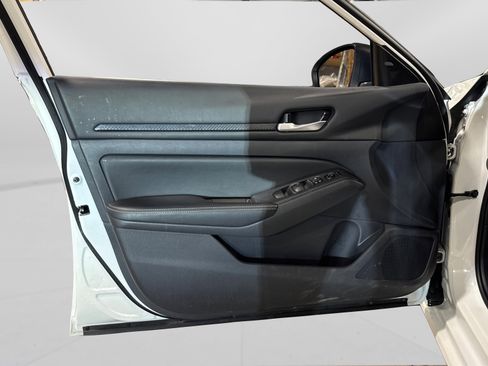 Used 2025 Nissan Altima 2.5 SV image 16