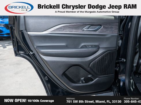 Used 2025 Jeep Grand Cherokee Limited image 12