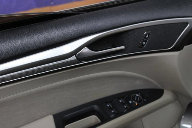 Used 2019 Ford Fusion SE AWD/4WD image 13