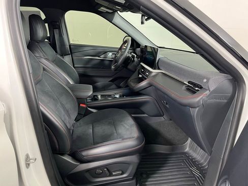 Used 2025 Ford Explorer ST AWD/4WD image 5