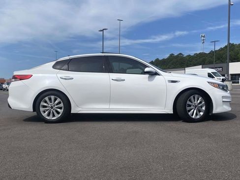 Used 2018 Kia Optima EX w/ Premium Package image 2