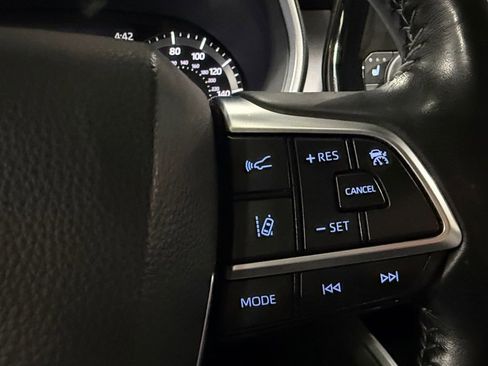 Used 2020 Toyota Highlander XLE image 27