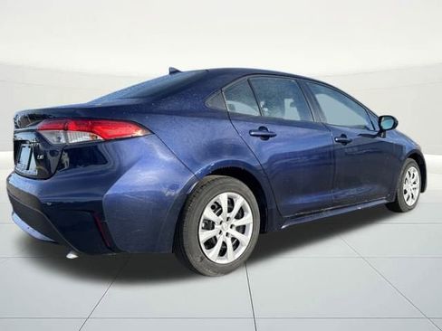 Used 2022 Toyota Corolla LE image 5