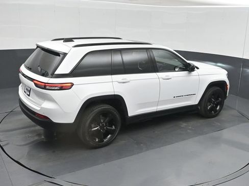 Used 2024 Jeep Grand Cherokee Altitude AWD/4WD image 43