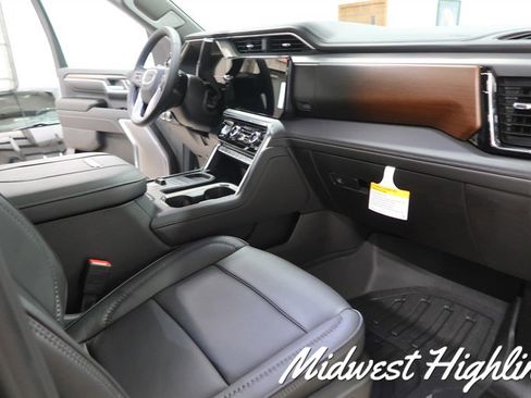 Used 2025 GMC Sierra 2500 Denali w/ Denali Reserve Package AWD/4WD image 40