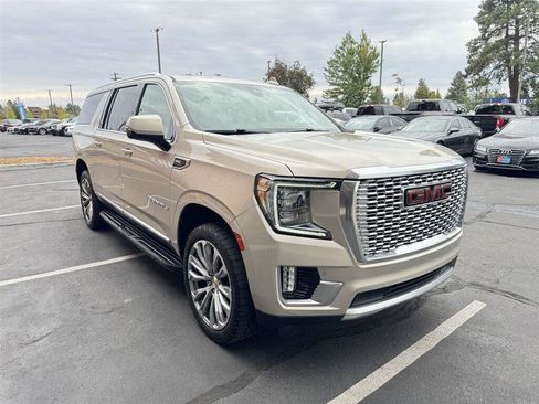 Used 2021 GMC Yukon XL Denali w/ Advanced Technology Package AWD/4WD image 7