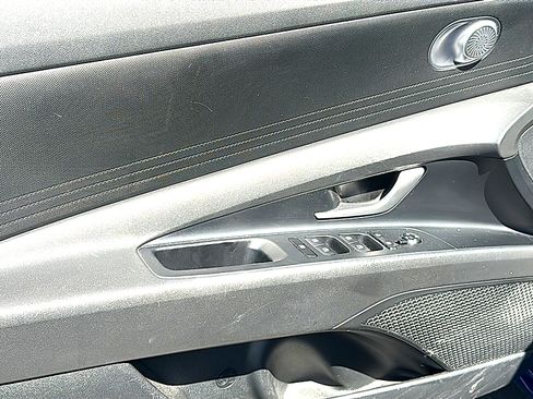 Used 2024 Hyundai Elantra SEL image 16