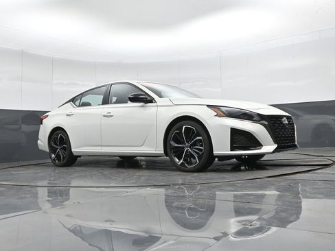 Used 2024 Nissan Altima 2.5 SR image 33