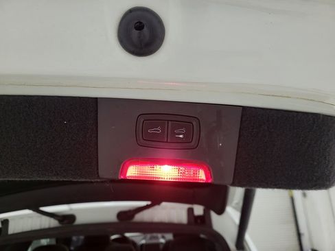 Used 2018 Porsche Cayenne Platinum Edition image 2