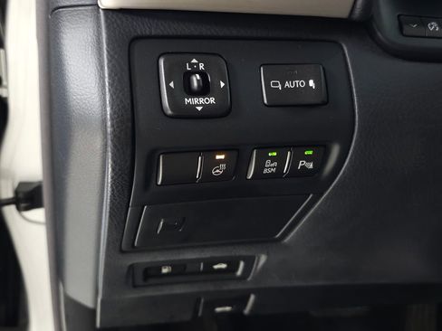 Used 2014 Lexus LS 460 AWD w/ Comfort Package image 16