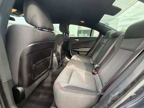 Used 2019 Dodge Charger SXT RWD image 12