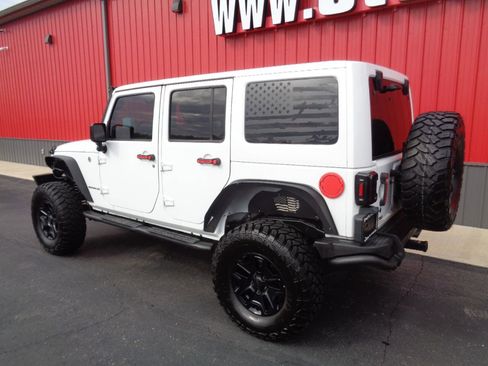 Used 2016 Jeep Wrangler Unlimited Sahara AWD/4WD image 7