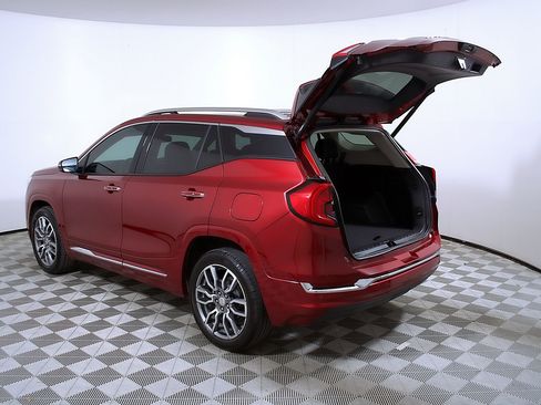 Used 2024 GMC Terrain Denali w/ Denali Premium Package AWD/4WD image 10